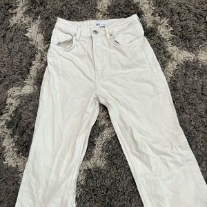 Zara straight leg cream jeans! Sooo cute!
